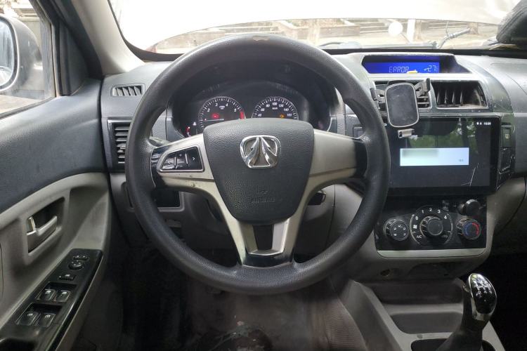 Used BAIC Weiwang M20 2014 1.5L Ultra-Luxury BJ415B Steering Wheel