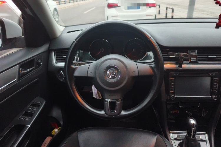Used Volkswagen Bora 2015 Qihui Edition 1.6L Automatic Fashion Model Steering Wheel