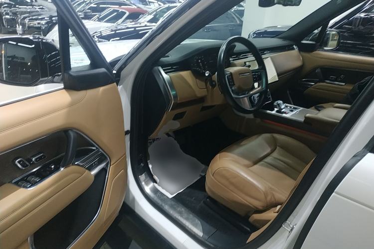 Used Land Rover Range Rover 2023 3.0 L6 400 PS Prestige Seven-Seater Extended Version
