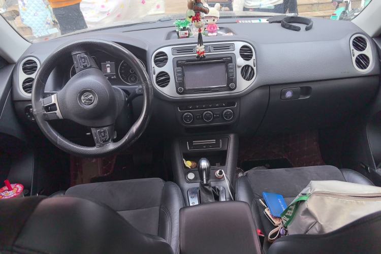 Used Volkswagen Tiguan 2013 2.0 TSI Automatic All-Wheel-Drive Flagship Edition Center Console