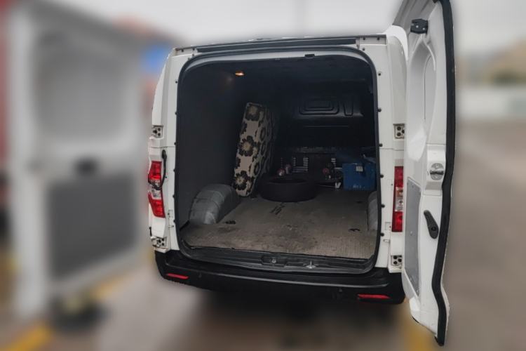 Used SAIC MAXUS EV30 2023 Pure-Electric Smart Logistics Expert with Long Wheelbase—Equipped with CATL Power Battery
