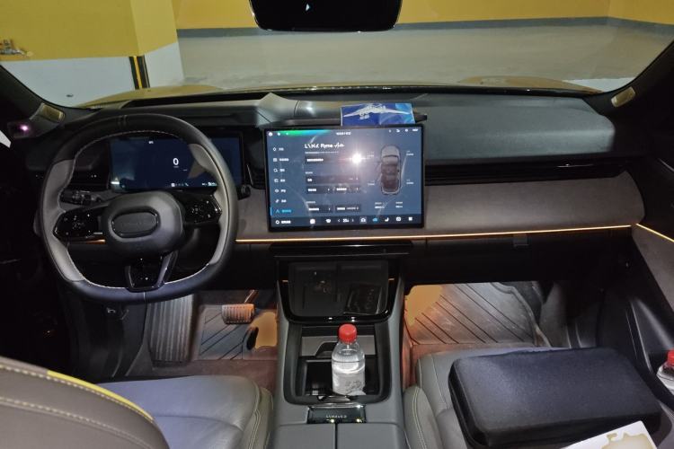 Used Lynk & Co 08 EM-P 2023 245km Ultra-Long Range Halo Center Console