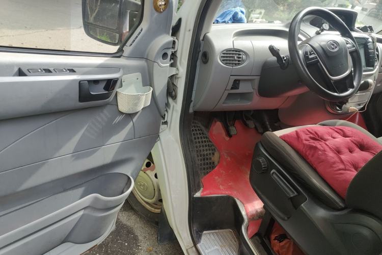 Used SAIC MAXUS Xintu V80 2018 2.5T 6-Speed Manual Aowentong Long-Wheelbase Mid-Roof 7/10-Seater Driver Seat