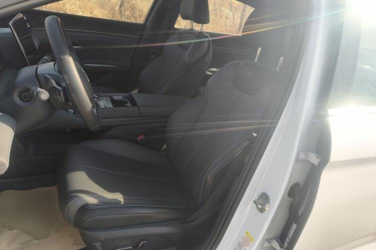 Used BYD Qin L 2025 DM-i Smart Drive 120KM Leading Model
