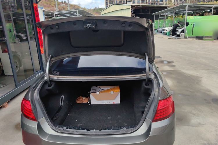 Used BMW 5 Series 2014 525Li Leading Model
