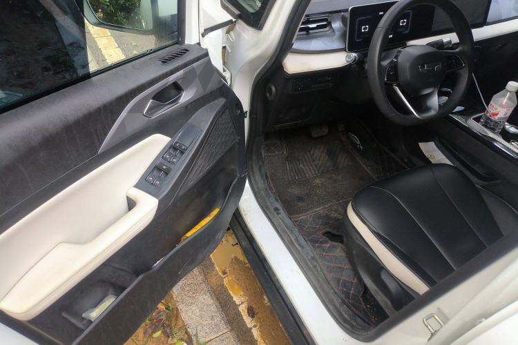 Used Geometry E Firefly 2024 301km Starlight
