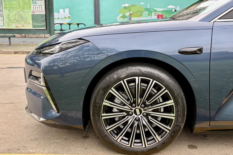 Used Geely Galaxy 8 2025 130km EM-P Starship Edition Exterior 6