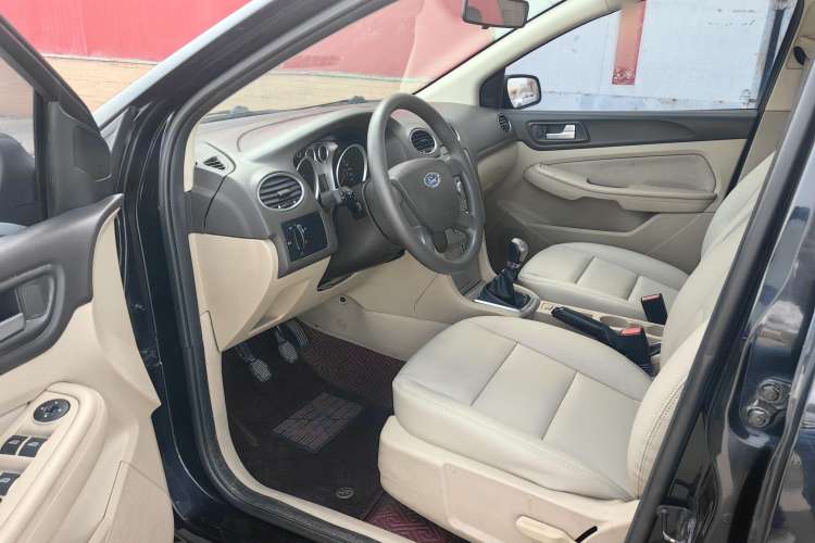 Used Ford Focus 2013 Sedan Classic 1.8L Manual Base Model