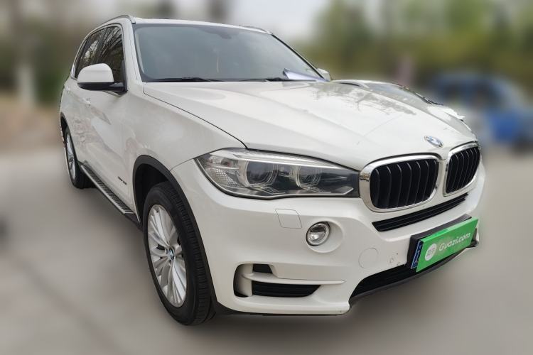 Used BMW X5 2014 xDrive35i Leading Model Front Right 45 Deg
