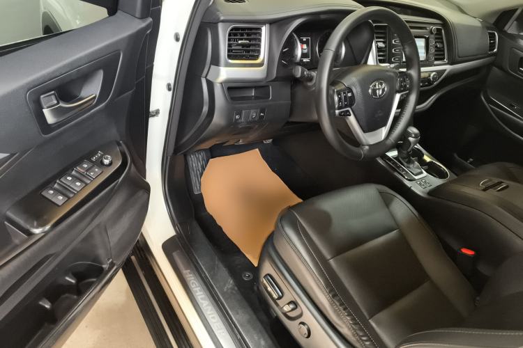 Used Toyota Highlander 2018 2.0T Four-Wheel Drive Luxury Edition 7 Seats China V Emission Standard
