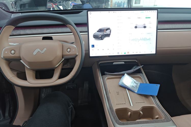 Used ONVO Luxeed L90 2025 Model—Max Six-Seater Version
