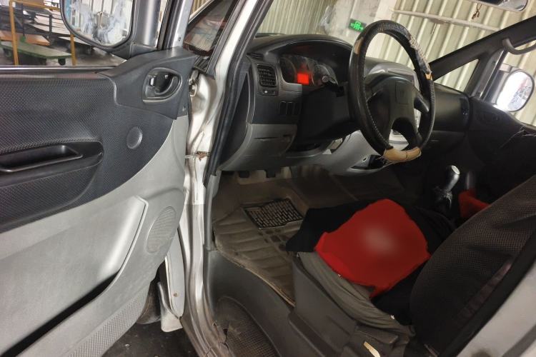 Used FORTHING Lingzhi 2014 M3 1.6L 7-Seater Comfort Model Driver Seat