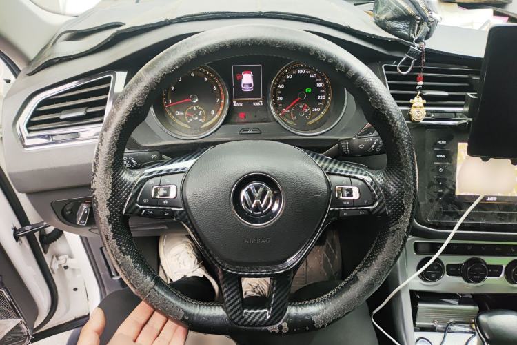 Used Volkswagen Tiguan L 2020 330TSI Automatic Two-Wheel Drive Smart Luxury Edition China VI Standard Steering Wheel