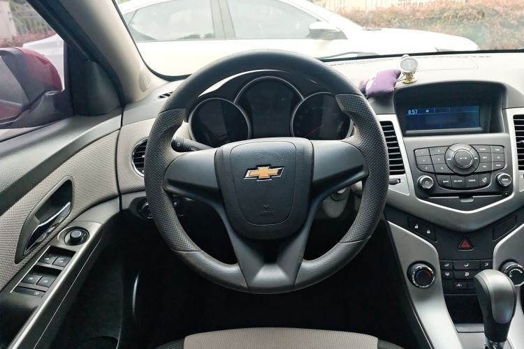 Used Chevrolet Cruze 2013 1.6L SE AT Steering Wheel
