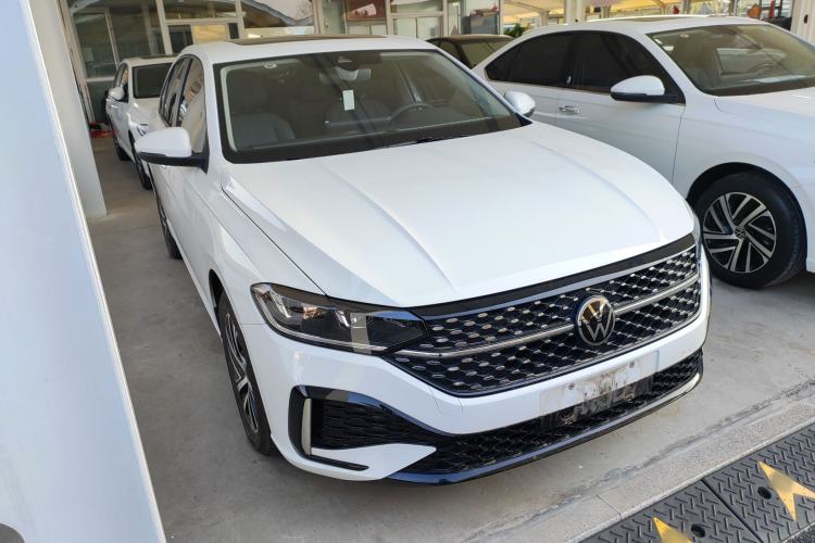Used Volkswagen Lavida 2024 1.5L Automatic Starry Sky 5 Million Edition Front Right 45 Deg