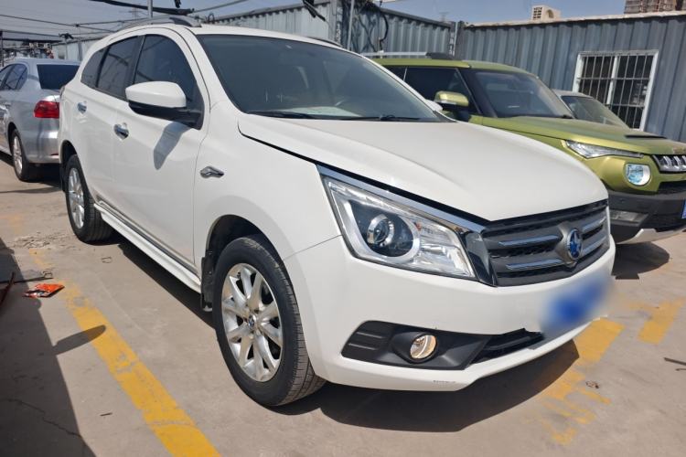 Used Venucia T70 2015 2.0L CVT Smart Edition Front Right 45 Deg