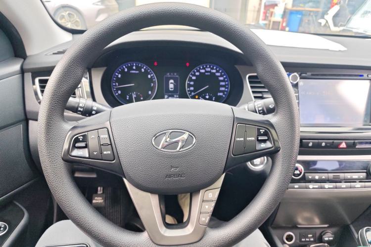 Used Hyundai Mistra 2014 1.8L Automatic Smart GLS Steering Wheel