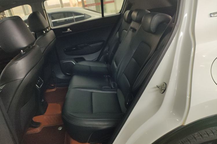 Used Kia KX5 2017 1.6T Automatic Two-Wheel Drive 15th Anniversary Special Edition DLX Interior 4