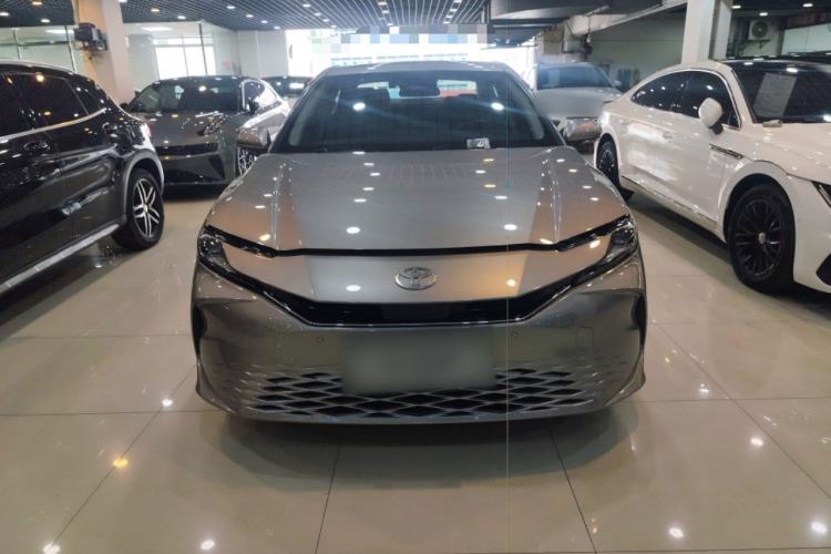 Used Toyota Camry 2024 Dual-Motor 2.0 HGVP Luxury Edition
