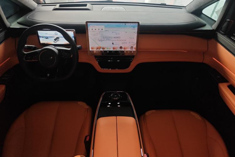 Used Geely Galaxy LEVC L380 2024 140-Degree 6-Seater All-Wheel-Drive Ultra