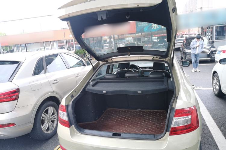 Used Skoda Octavia 2016 1.6L Automatic Chuanxing Edition Trunk