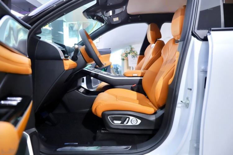 Used XPeng G9 2025 625 Long-Range Max Interior 2