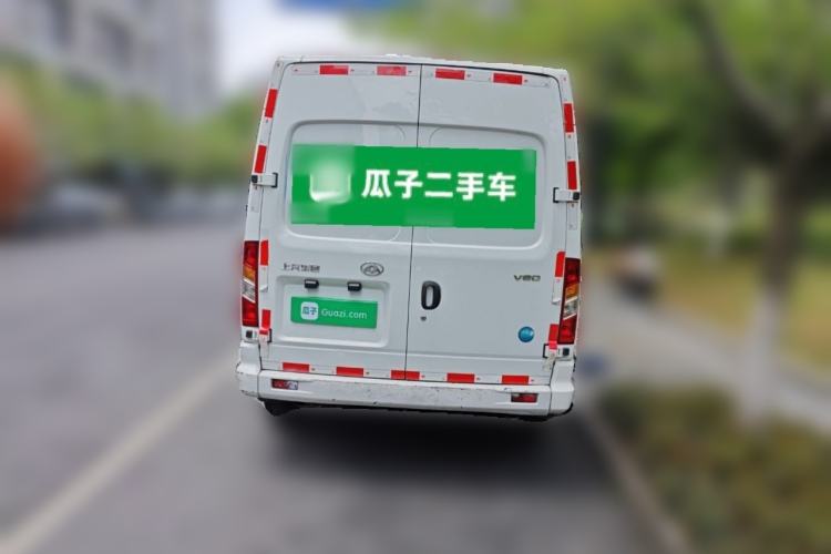 Used SAIC MAXUS Xintu V80 2021 2.0T Manual Classic City Delivery King Short Wheelbase Mid-Roof Design 3 Seats
