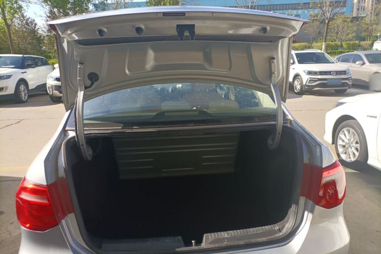 Used Volkswagen Jetta 2013 1.6L Automatic Luxury Model Trunk