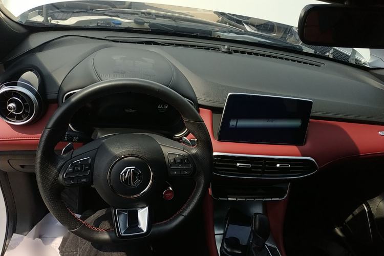 Used MG HS 2018 30T Automatic Two-Wheel Drive Trophy Edition—High-Octane V-Model Center Console