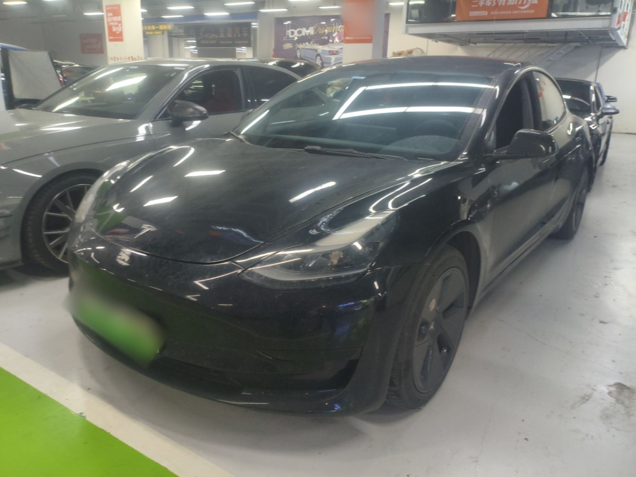 Под передней частью автомобиля