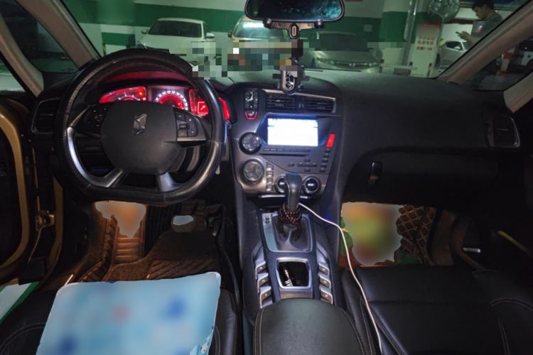 Used DS 5 2014 1.6T Elegant Version THP160 Center Console