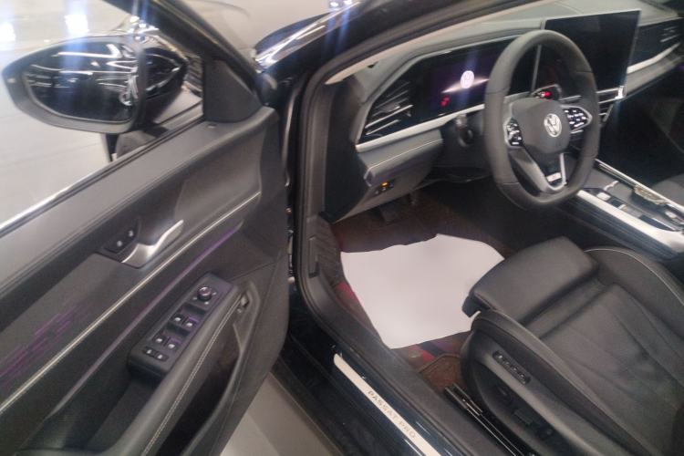 Used Volkswagen Passat 2025 Pro 380TSI Dragon Edition Driver Seat