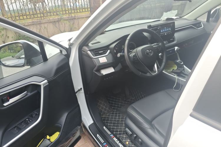 Used Toyota Wildlander 2023 2.0L CVT Two-Wheel Drive Luxury PLUS Edition
