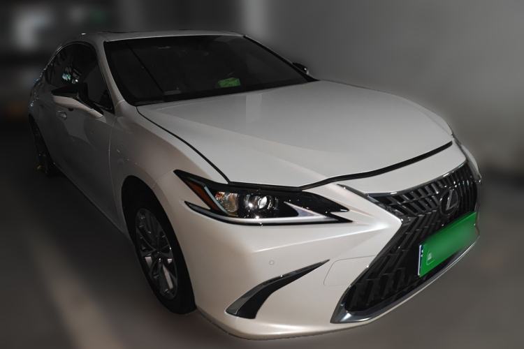 Used Lexus ES 2022 200 Excellence Edition Front Right 45 Deg