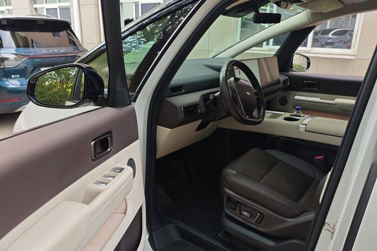 Used Li Auto MEGA 2024 Ultra Model
