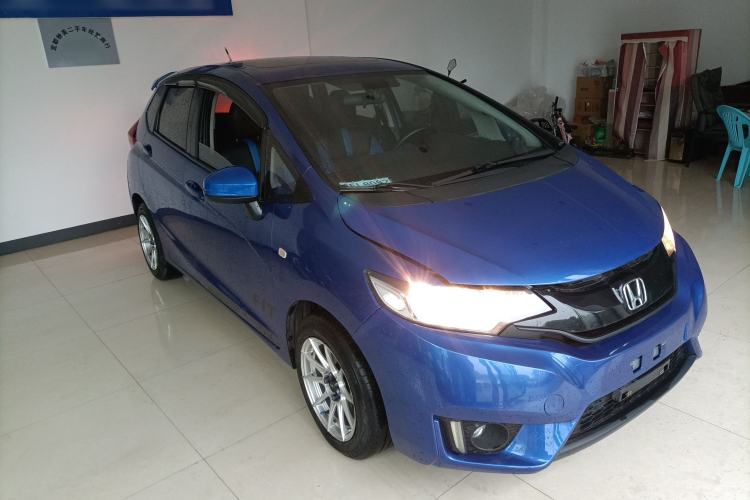 Used Honda Fit 2016 1.5L LXS CVT Comfort Sunroof Version Front Right 45 Deg