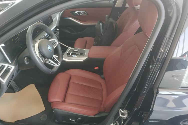 Used BMW i3 2025 eDrive 40 L Midnight Edition
