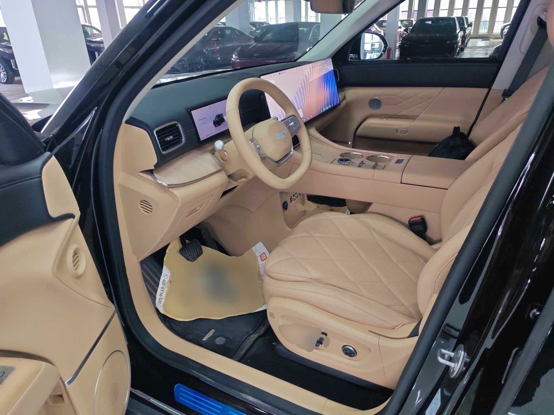 المقاعد الأمامية داخل السيارة