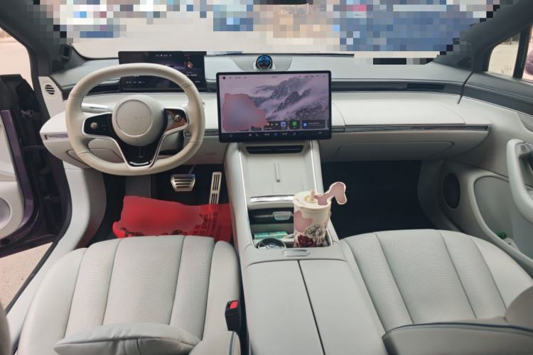 Used Hima Luxeed S7 2025 705 km Max Center Console