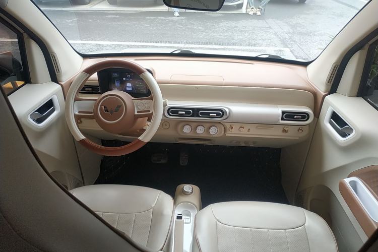 Used Wuling Hongguang MINIEV 2024 3rd Generation 215km Youth Edition Center Console