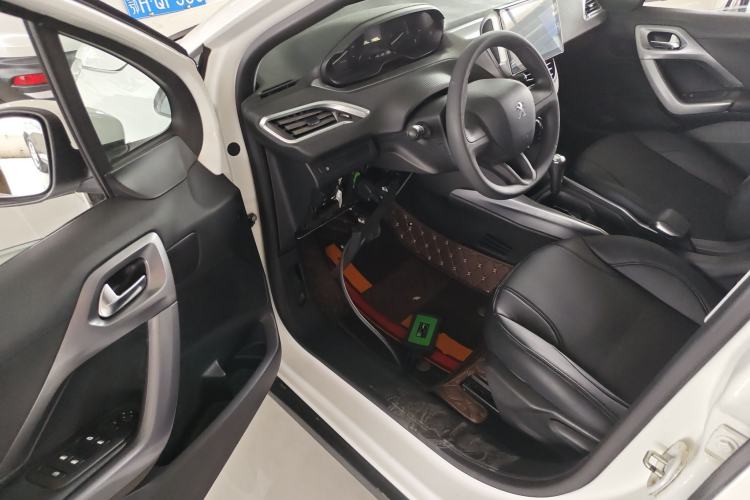 Used Peugeot 2008 2015 1.6L Automatic Playcool Edition Driver Seat