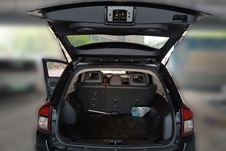 Used Jeep Compass 2014 2.0L two-wheel drive luxury version Trunk