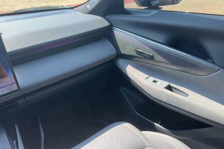 Used Lynk & Co 08 EM-P 2023 120km Long-Range Halo
