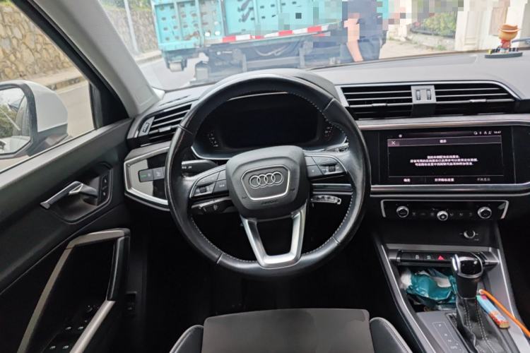 Used Audi Q3 2022 35 TFSI Progressive Dynamic Edition Steering Wheel