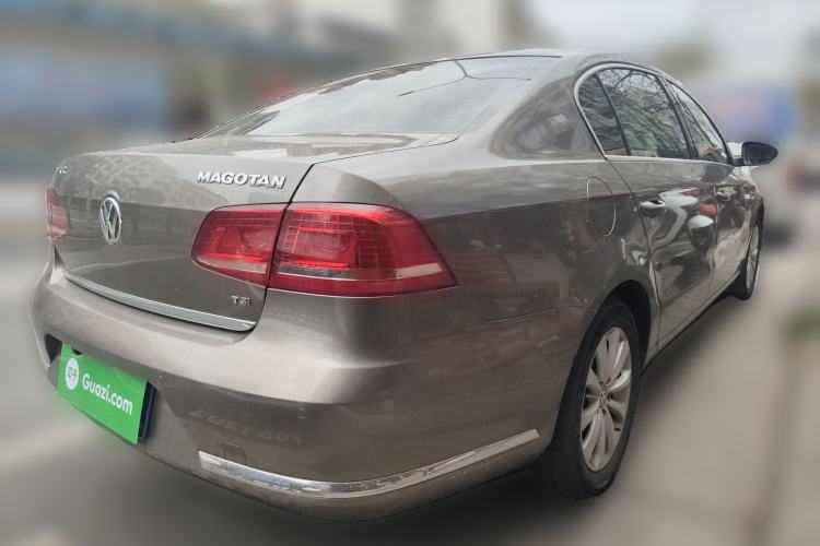 Used Volkswagen Magotan 2015 Facelift 1.8TSI Luxury Model Rear Right 45 Deg