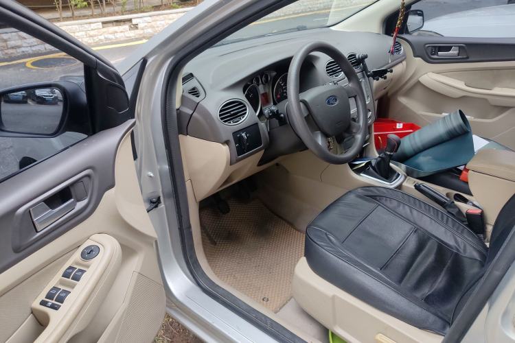 Used Ford Focus 2013 Sedan Classic 1.8L Manual Base Model
