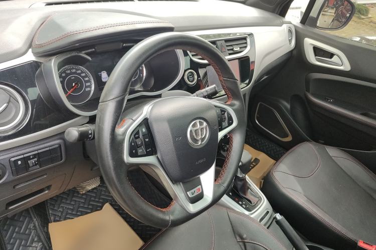 Used Brilliance V3 2015 1.5T Automatic Flagship Model Steering Wheel