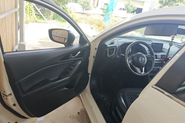 Used Mazda 3 Axela 2014 Sedan 2.0L Automatic Sport Model