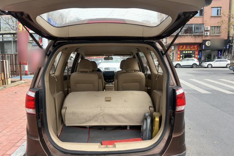 Used Baojun 730 2014 1.5L manual Comfort version 7 seats Trunk