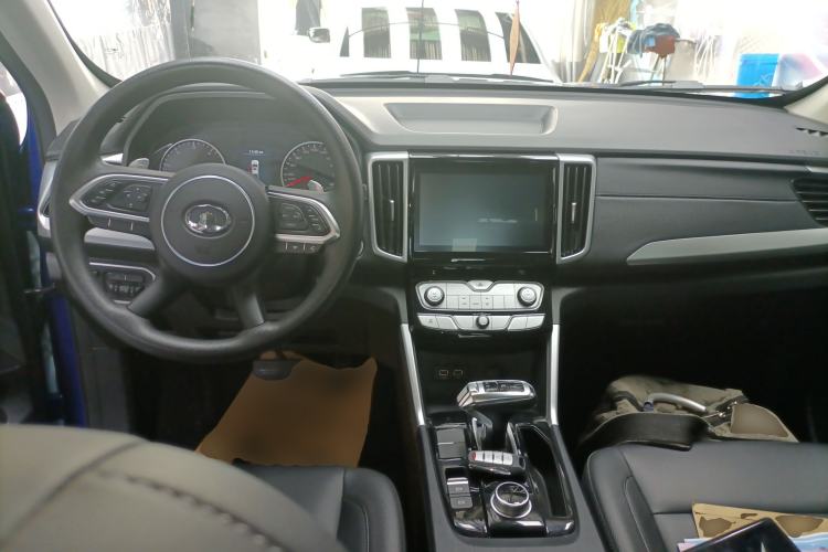 Used Great Wall Poer 2021 2.0T Commercial Version Automatic Diesel Two-Wheel Drive Elite Trim with Long Bed – GW4D20M Center Console